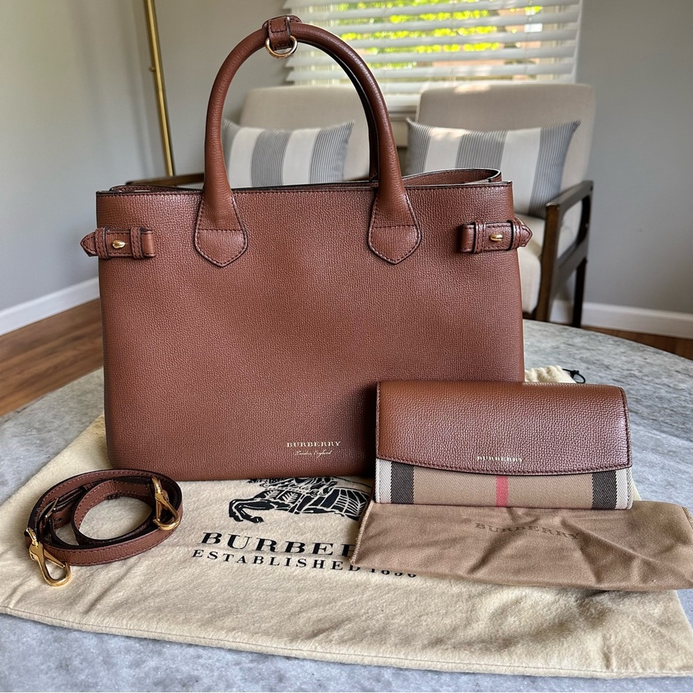 Burberry Medium Banner Bag and wallet in Tan/House Check